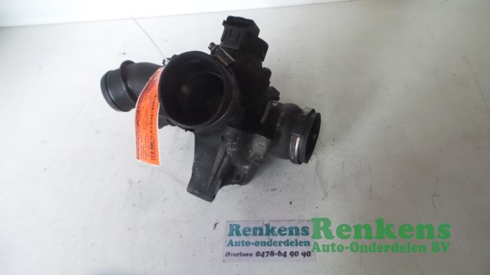 Throttle body from a Citroën Xsara Picasso (CH) 1.6 HDi 16V 110 2008