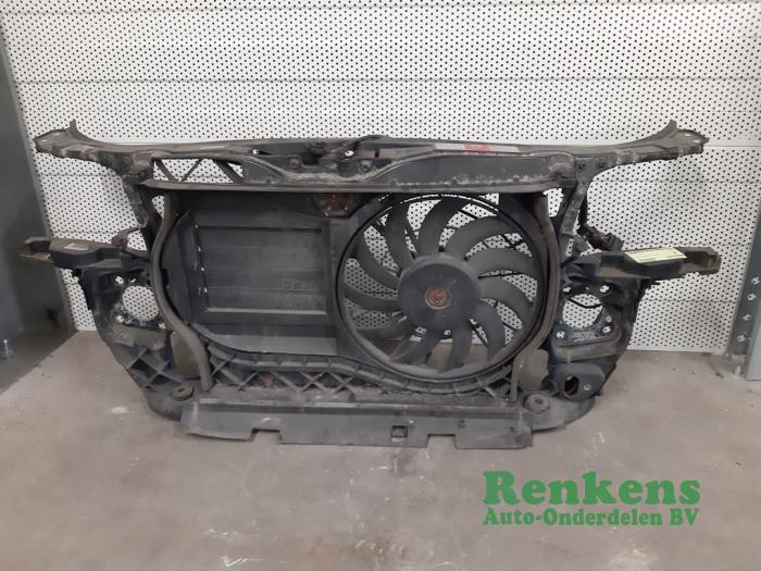 Używane Panel przedni Audi A4 Avant (B6) 1.9 TDI PDE 130 Cena € 75,00 Procedura marży oferowane przez Renkens Auto-Onderdelen B.V.