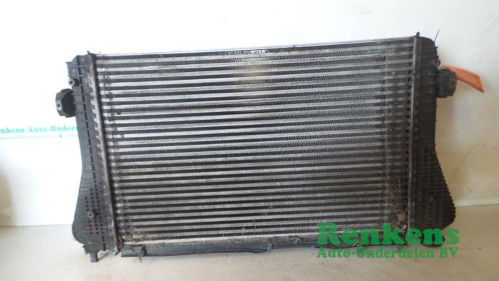 Usados Intercooler Volkswagen Touran (1T1/T2) 2.0 TDI 16V 136 Precio € 50,00 Norma de margen ofrecido por Renkens Auto-Onderdelen B.V.