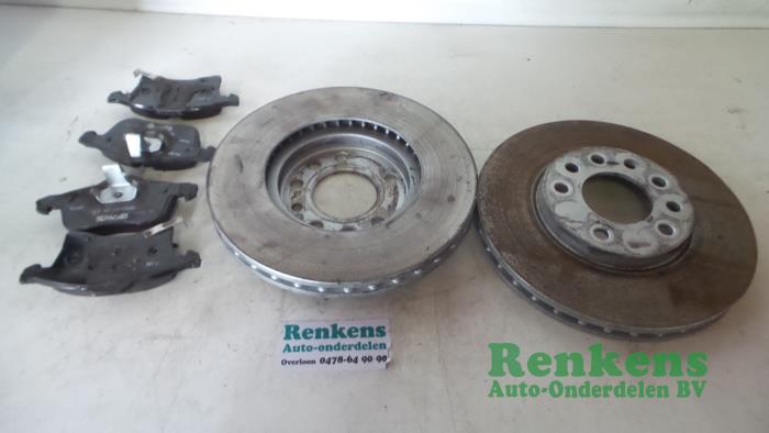 Brake disc + block front from a Opel Astra H Twin Top (L67) 1.6 16V 2009