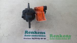 Usagé Serrure cylindre arrière Renault Clio II (BB/CB) 1.4 Prix € 20,00 Règlement à la marge proposé par Renkens Auto-Onderdelen B.V.