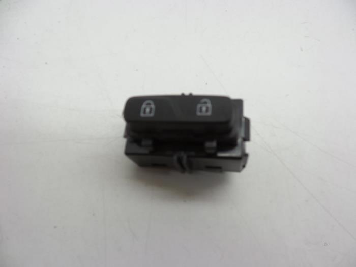 Usagé Commodo Volvo V70 (BW) 2.5 T 20V Prix € 25,00 Règlement à la marge proposé par Auto Demontage Elferink B.V.