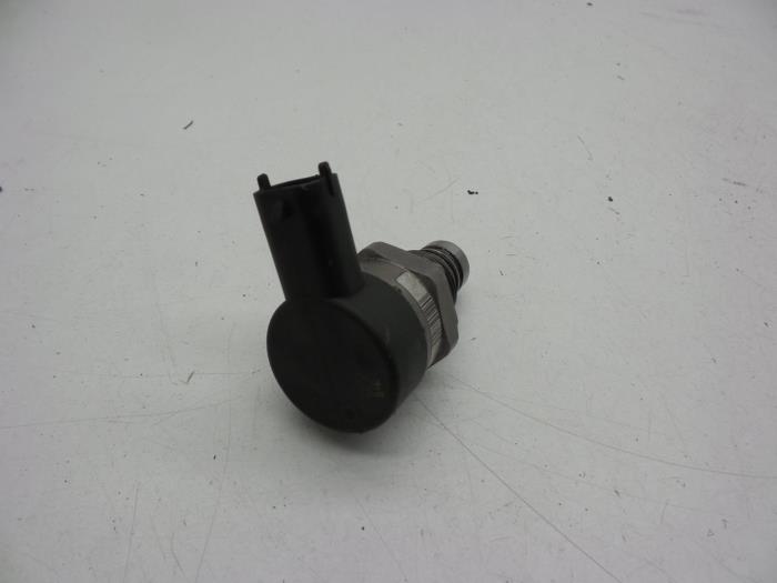 Volvo V70 Fuel pressure regulators stock