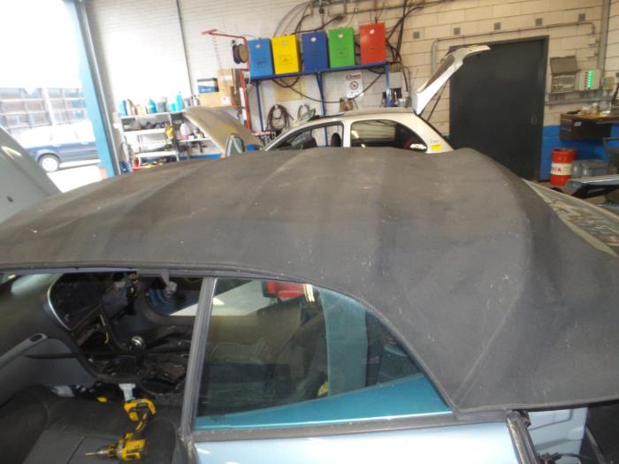 Używane Miekki dach cabrio Saab 9-3 II (YS3F) 2.0t 16V BioPower Cena € 175,00 Procedura marży oferowane przez Auto Demontage Elferink B.V.