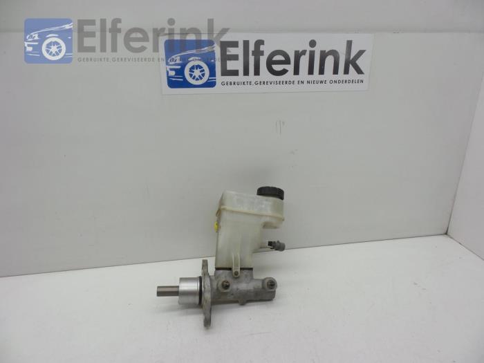 Master cylinder from a Opel Vectra C Caravan 1.9 CDTI 16V 2008