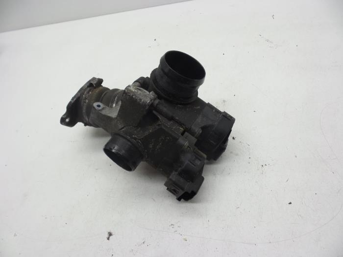 Usagé Divers Volvo V50 (MW) 1.6 D 16V Prix € 100,00 Règlement à la marge proposé par Auto Demontage Elferink B.V.