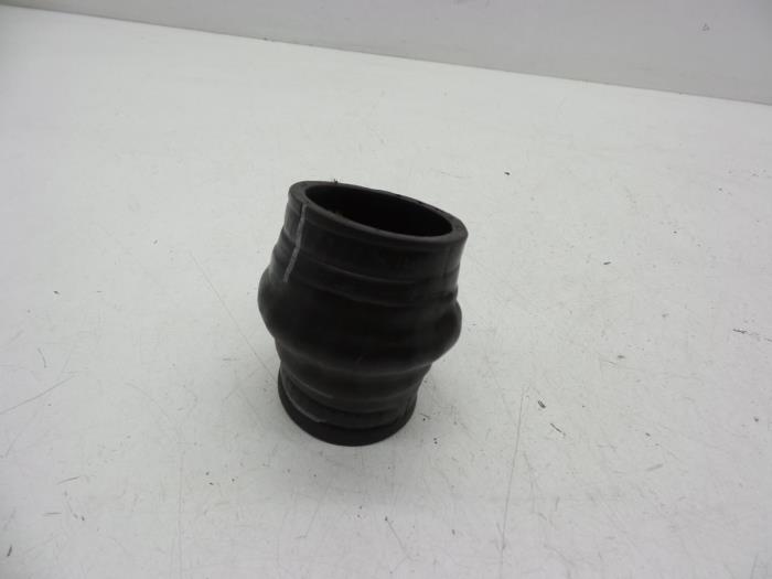 Usados Manguera intercooler Saab 9-3 II Sport Sedan (YS3F) 2.2 TiD 16V Precio € 25,00 Norma de margen ofrecido por Auto Demontage Elferink B.V.