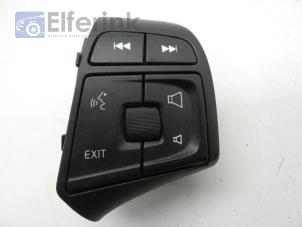 Used Steering wheel mounted radio control Volvo XC70 (BZ) 2.4 D 20V AWD Price € 25,00 Margin scheme offered by Auto Demontage Elferink B.V.