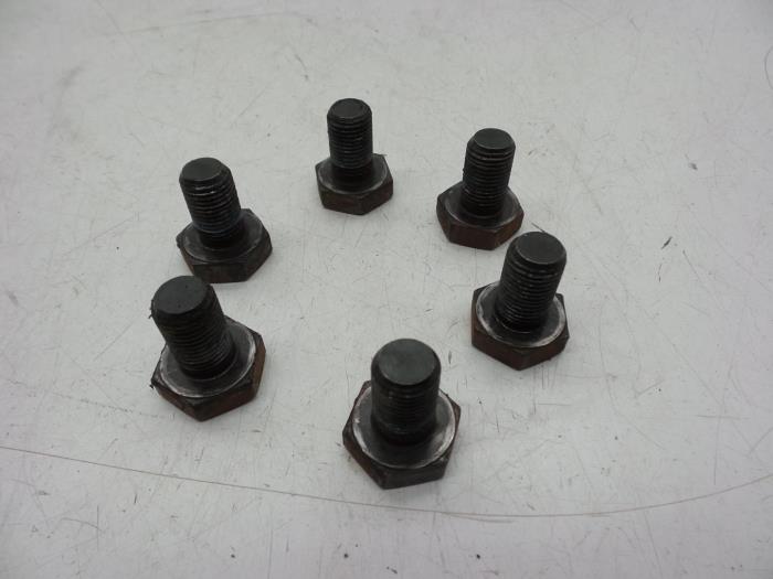 Usagé Kit boulons Saab 9-5 Estate (YS3E) 1.9 TiD 16V Prix € 25,00 Règlement à la marge proposé par Auto Demontage Elferink B.V.