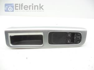 Usagé Commutateur vitre électrique Volvo C30 (EK/MK) 1.6 D 16V Prix € 50,00 Règlement à la marge proposé par Auto Demontage Elferink B.V.