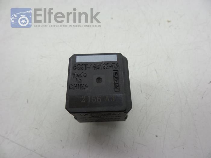 Relay from a Volvo V60 I (FW/GW) 1.6 DRIVe 2013