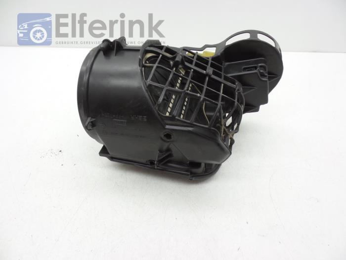 Electric heater valve from a Volvo V70 (BW) 1.6 DRIVe 16V 2011