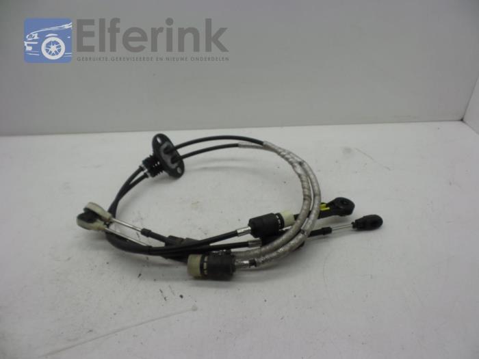 Gearbox control cable from a Volvo S60 II (FS) 2.0 D3 20V 2011