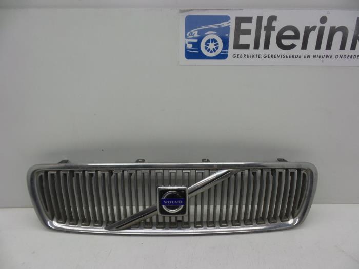 Używane Grill Volvo V70 (SW) 2.4 20V 140 Cena € 40,00 Procedura marży oferowane przez Auto Demontage Elferink B.V.