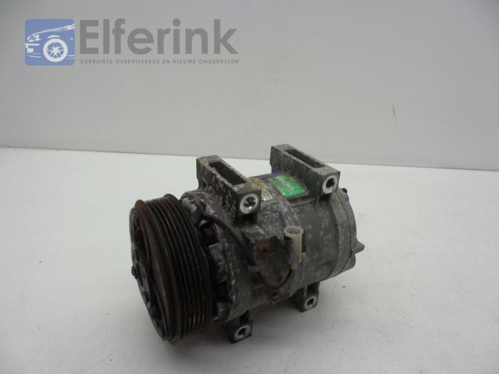 Air conditioning pump from a Volvo S40 (VS) 1.8 16V 2001