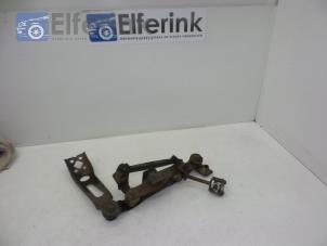 Used Gearbox mechanism Opel Zafira (F75) 1.8 16V Price € 40,00 Margin scheme offered by Auto Demontage Elferink B.V.