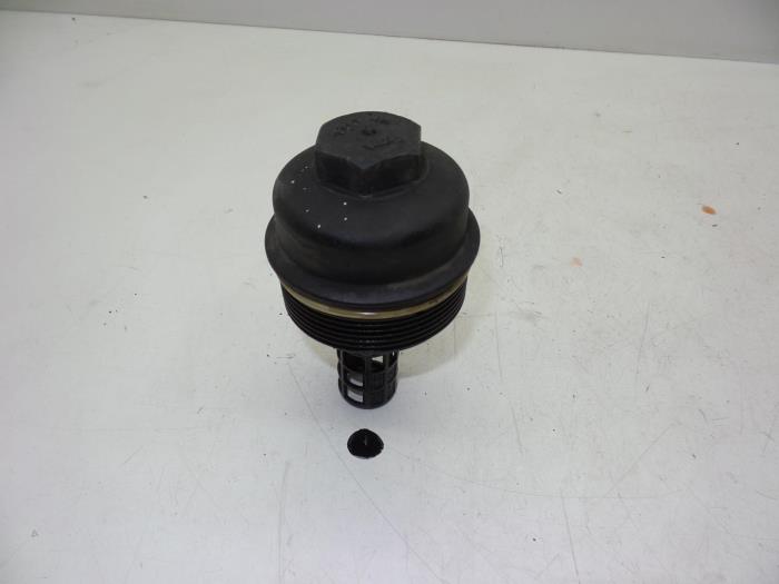 Gebrauchte Ölfilter Deckel Volvo V70 (SW) 2.4 D5 20V Preis € 25,00 Margenregelung angeboten von Auto Demontage Elferink B.V.
