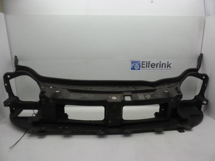 Begagnade Front Opel Vivaro 1.9 DI Pris € 50,00 Marginaltabell erbjuds av Auto Demontage Elferink B.V.
