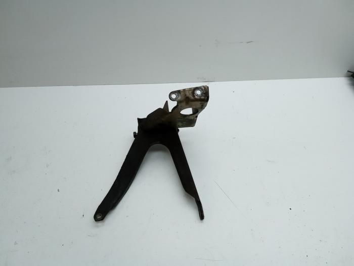 Usagé Support moteur Saab 900 I 2.0 Prix € 25,00 Règlement à la marge proposé par Auto Demontage Elferink B.V.