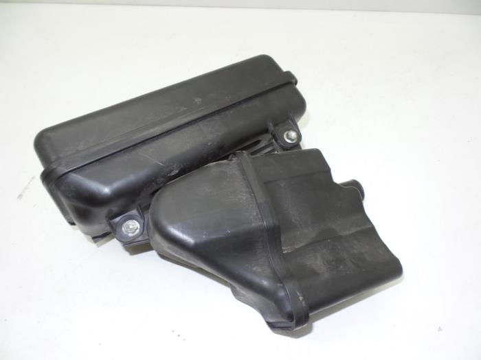 Begagnade Luftfilterhus Opel Agila (B) 1.0 12V Pris € 40,00 Marginaltabell erbjuds av Auto Demontage Elferink B.V.