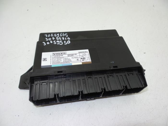 Usagé Ordinateur divers Volvo V70 (BW) 2.0 D3 20V Prix € 75,00 Règlement à la marge proposé par Auto Demontage Elferink B.V.