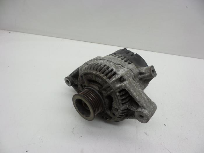 Usagé Dynamo Opel Corsa B (73/78/79) 1.4 Joy,Sport,GLS 16V Ecotec Prix € 25,00 Règlement à la marge proposé par Auto Demontage Elferink B.V.