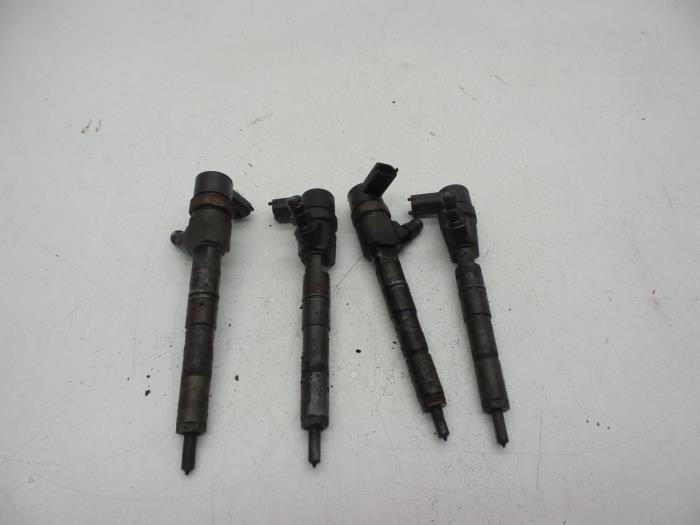 Usagé Injecteurs Opel Vectra II Estate 1.9 CDTI 16V Prix € 100,00 Règlement à la marge proposé par Auto Demontage Elferink B.V.