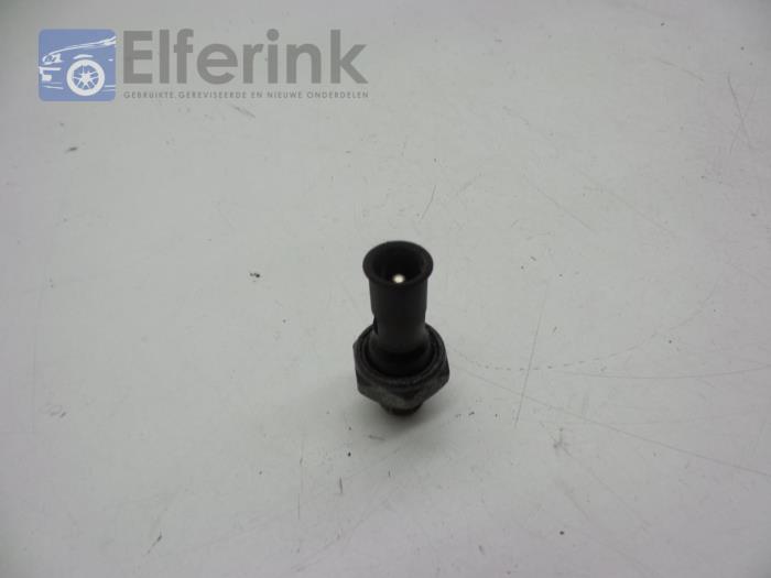 Oil pressure switch from a Volvo V70 (SW) 2.4 D5 20V 2002