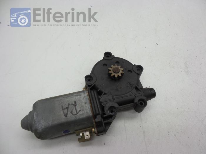 Door window motor Saab 900 I 2.0 i 16V 0130321165 BOSCH