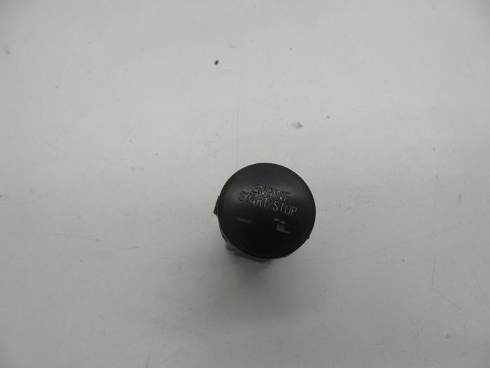 Używane Przelacznik Start/Stop Saab 9-5 (YS3G) 2.0 TiD 16V Cena € 25,00 Procedura marży oferowane przez Auto Demontage Elferink B.V.