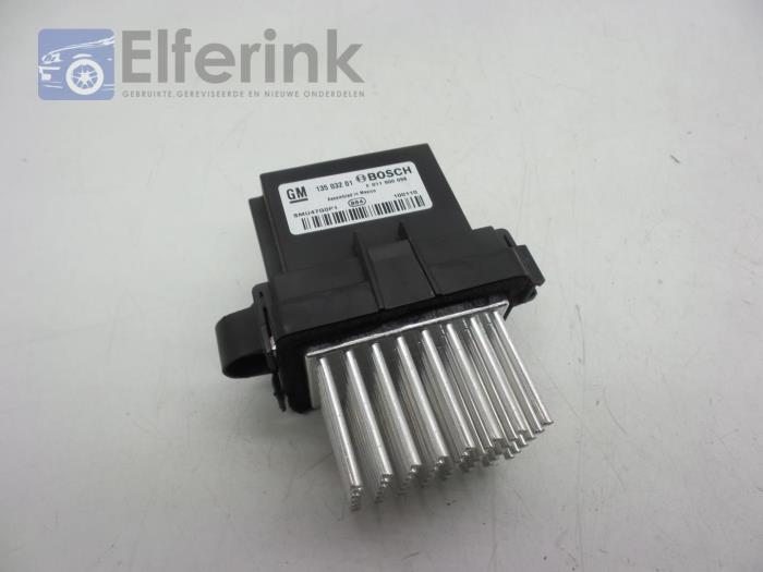 Heater resistor from a Saab 9-5 (YS3G) 2.0 TiD 16V 2011