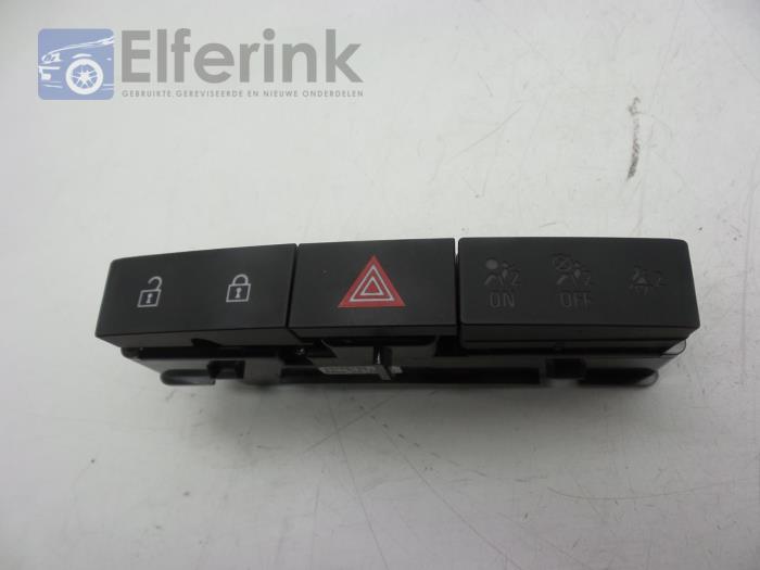 Panic lighting switch from a Opel Astra J (PC6/PD6/PE6/PF6) 1.6 16V Ecotec 2010