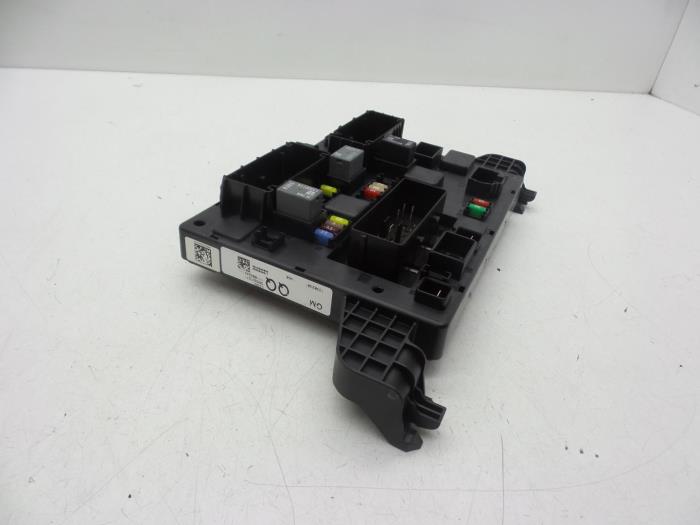 Fuse box Opel Astra J 1.6 16V Ecotec - 13302300