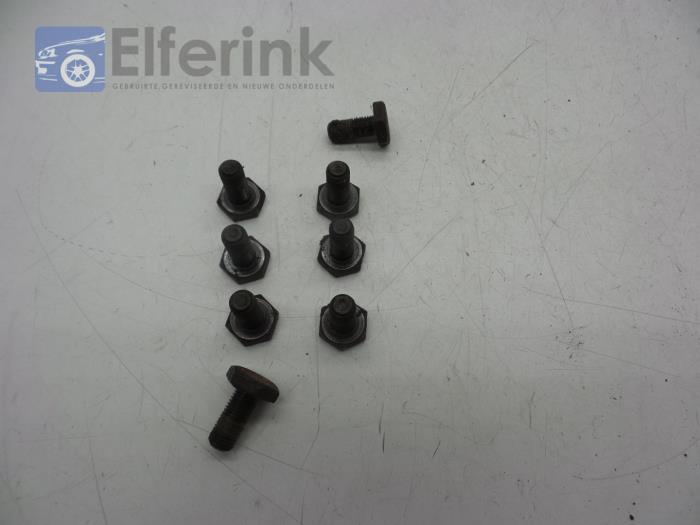 Set of bolts from a Saab 9-5 Estate (YS3E) 2.3 Turbo 16V 2004