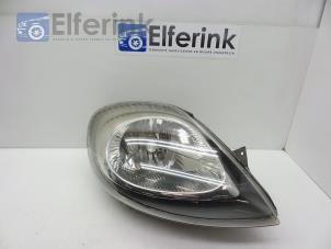 Used Headlight, right Opel Vivaro 1.9 DI Price € 40,00 Margin scheme offered by Auto Demontage Elferink B.V.