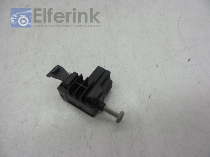 Clutch switch from a Volvo S60 II (FS) 1.6 DRIVe,D2 2013