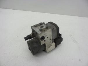 Begagnade ABS-pump Opel Zafira (F75) 2.0 16V Turbo OPC Pris € 100,00 Marginaltabell erbjuds av Auto Demontage Elferink B.V.