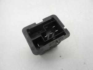 Begagnade Motstånd, kupéfläkt Opel Zafira (F75) 2.0 16V Turbo OPC Pris € 25,00 Marginaltabell erbjuds av Auto Demontage Elferink B.V.