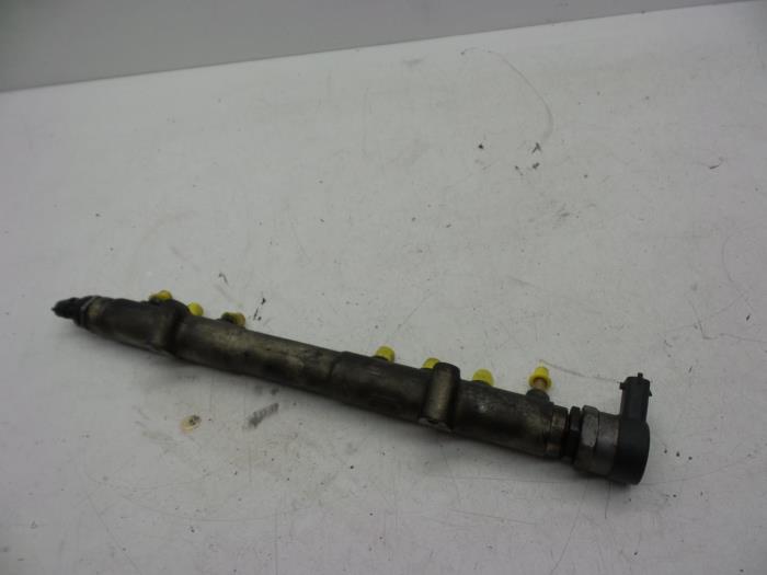 Gebrauchte Kraftstoff Druckregler Volvo XC90 I 2.4 D5 20V Preis € 75,00 Margenregelung angeboten von Auto Demontage Elferink B.V.