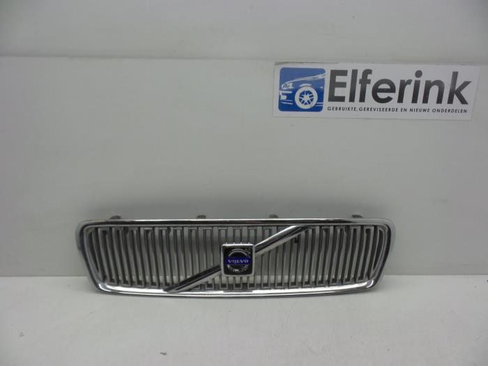 Używane Grill Volvo V70 (SW) 2.5 D Cena € 40,00 Procedura marży oferowane przez Auto Demontage Elferink B.V.