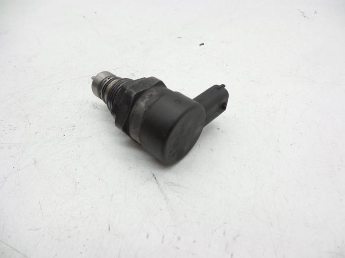 Fuel pressure regulator Volvo V70 2.4 D 20V 0281002712 D5244T7