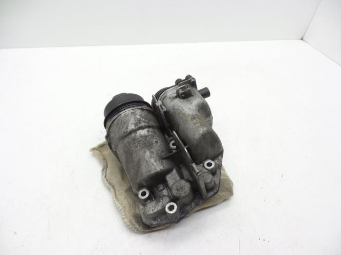 Gebrauchte Ölfiltergehäuse Volvo V70 (SW) 2.4 D 20V Preis € 50,00 Margenregelung angeboten von Auto Demontage Elferink B.V.