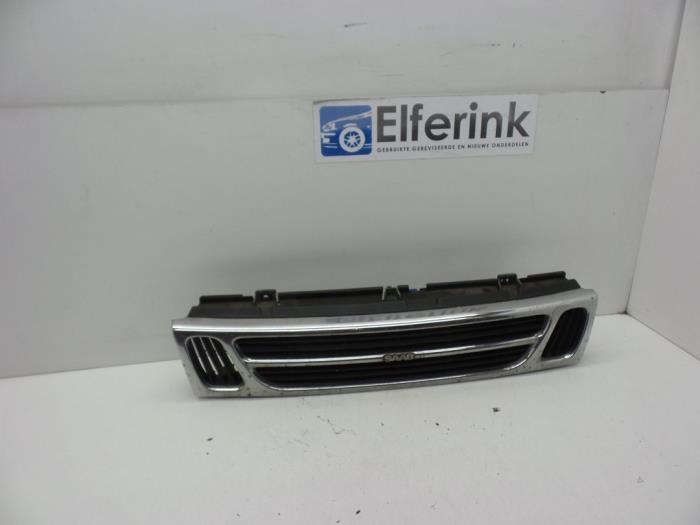 Używane Grill Saab 9000 Cena € 40,00 Procedura marży oferowane przez Auto Demontage Elferink B.V.