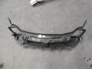 Front från en Opel Vivaro 1.9 DI 2005