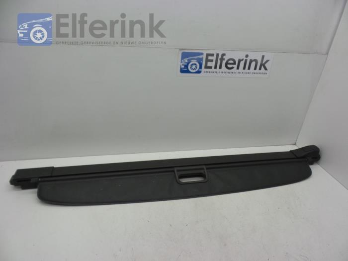 Luggage compartment cover from a Opel Vectra C Caravan 1.9 CDTI 100 2005