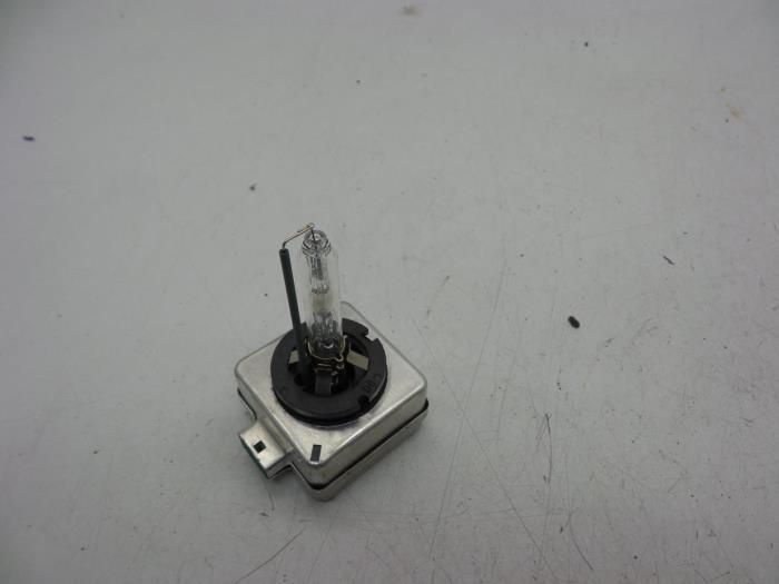 Używane Lampa Volvo C30 (EK/MK) 1.6 D2 16V Cena € 25,00 Procedura marży oferowane przez Auto Demontage Elferink B.V.