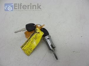 Gebrauchte Zündschloss + Schlüssel Opel Corsa B (73/78/79) 1.2i 16V Preis € 25,00 Margenregelung angeboten von Auto Demontage Elferink B.V.