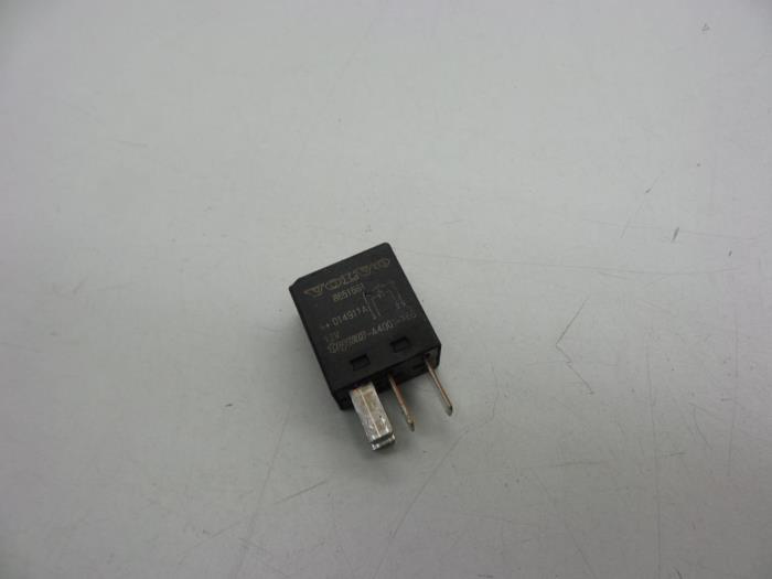Begagnade Relä Volvo V70 (SW) 2.4 T 20V Pris € 25,00 Marginaltabell erbjuds av Auto Demontage Elferink B.V.