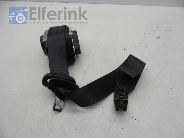 Rear seatbelt tensioner, left from a Volvo V60 I (FW/GW) 2.0 D3 20V 2012