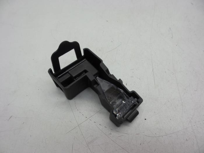 Używane Lampa Volvo S60 II (FS) 1.6 T4 16V Cena € 25,00 Procedura marży oferowane przez Auto Demontage Elferink B.V.